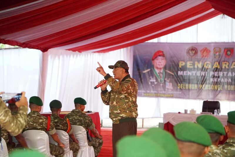 Menhan Sjafrie Tinjau Kesiapan Yonif TP 881 di Perbatasan